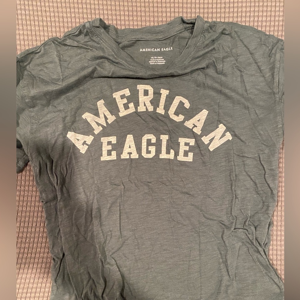 Women’s super
Soft American eagle
Tshirt -
Pretty washed green color